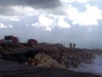 Calabria: Mareggiata erode tratto Statale 18 nei pressi di Amantea