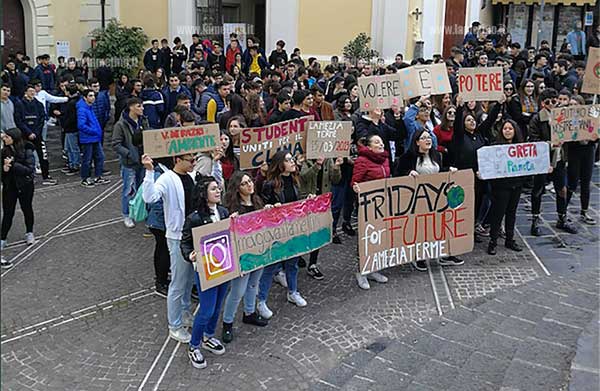 Ambiente-studenti-corteo-150319.jpg