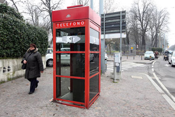Cabina-Telefono-Bologna.jpg