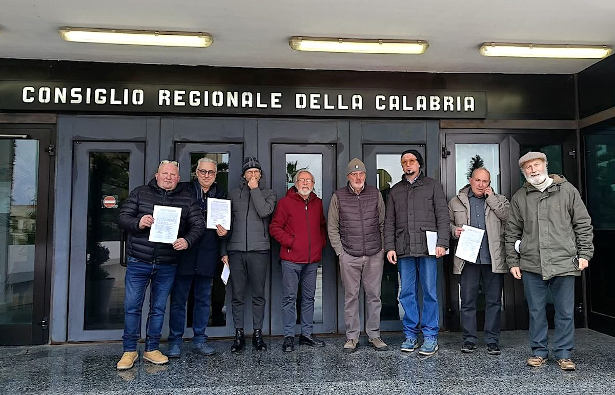 Deposito_della_pdl_sugli_ospedali_delle_aree_montane_nel_Consiglio_regionale_della_Calabria_386d0.jpg