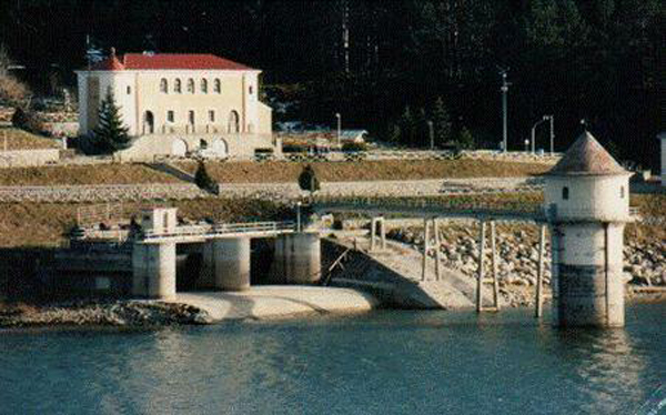 Diga-lago-Arvo-Sila.jpg