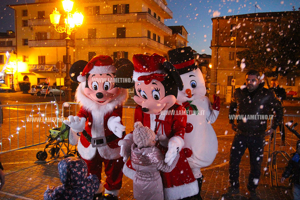 Villaggi Natale Bambini.Lamezia Tanti Bambini Al Villaggio Di Babbo Natale In Piazza 5 Dicembre Il Lametino It