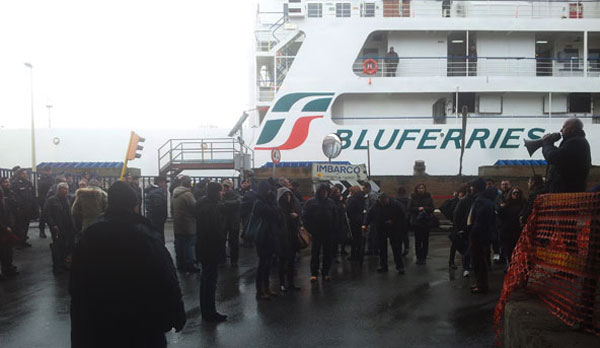 Lsu-Lpu-Bloccati-traghetti-3-dicembre-2013.jpg