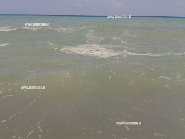 Mare-sporco-28-luglio-2014.jpg