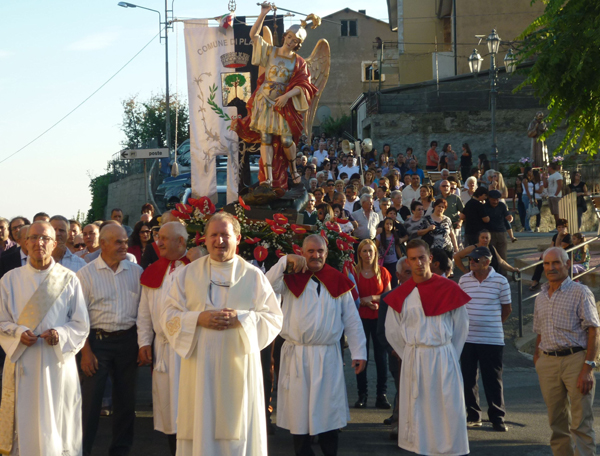 Processione-Festa-San-Michele-2013.jpg