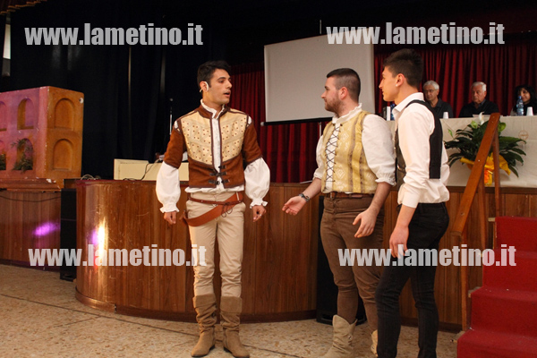 Studenti-Einaudi-celebrano-Shakespeare-2014-2.jpg