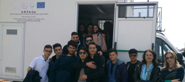 Studenti-liceo-scientifico-Arpacal.jpg
