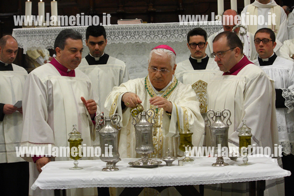 Vescovo-Messa-Crisma2-2014.jpg