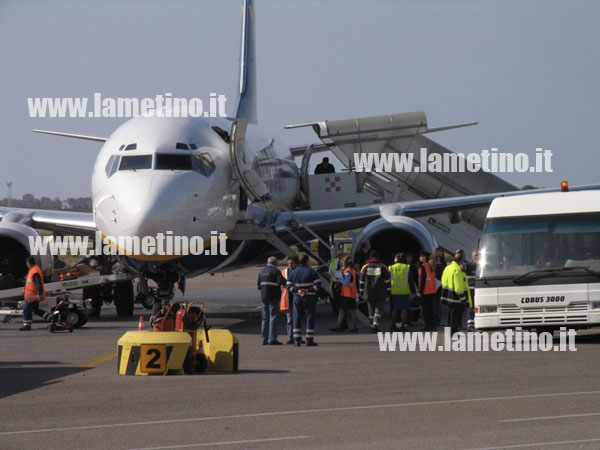 aeroporto-pista-aereo-lamezia.jpg
