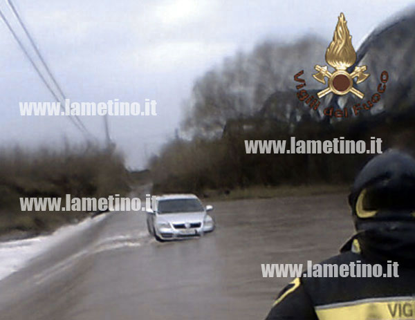 auto-fiume-amato-vigili-del-fuoco-ok-bis.jpg