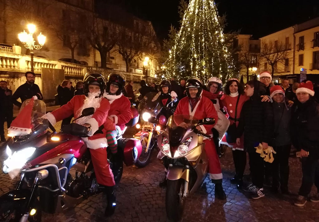 Lamezia, “Babbo Natale in Moto” 2019 tappa anche al reparto di Pediatria il Lametino.it Lamezia, “Babbo Natale in Moto” 2019 tappa anche al reparto di Pediatria il Lametino.it