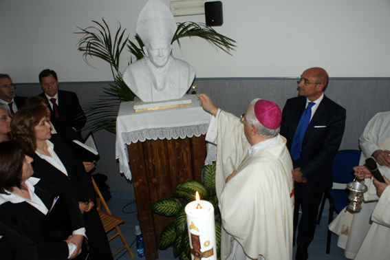 benedizione_busto_wojtyla