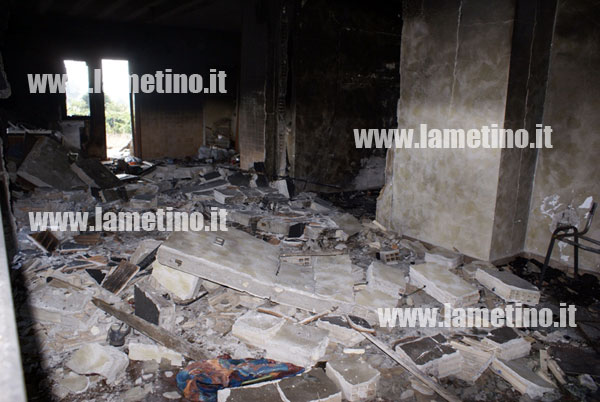bomba-acasa-angotti-interno-giorno-dopol