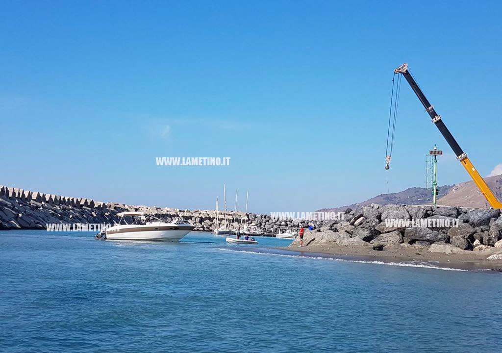 Imbarcazione Resta Bloccata All Imbocco Del Porto Di Campora Il Lametino It