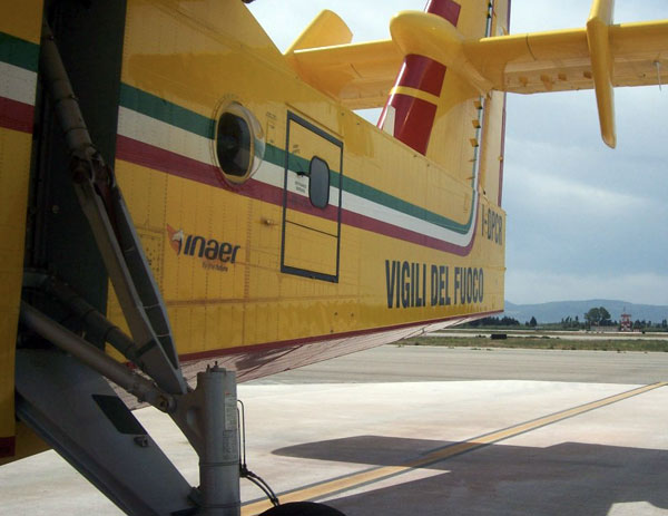 canadair-vigili-fuoc.jpg