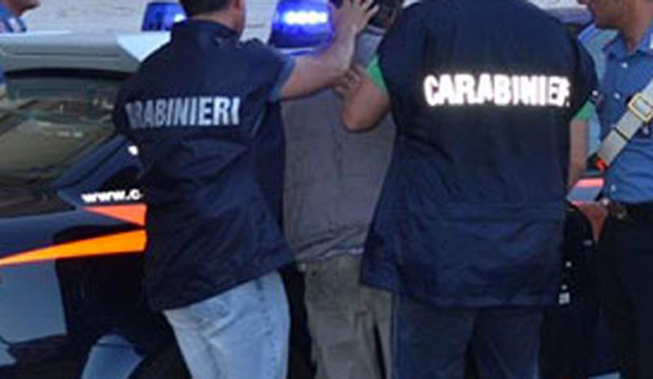carabinieri-arresto-uomo-ok.jpg