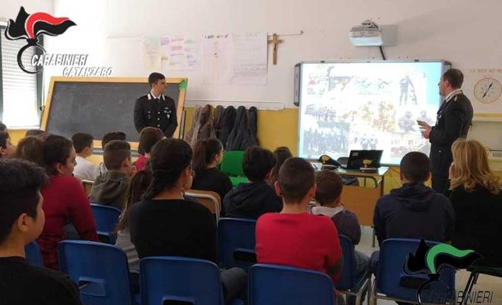 cc-foto-carabiniei-scuola.jpg
