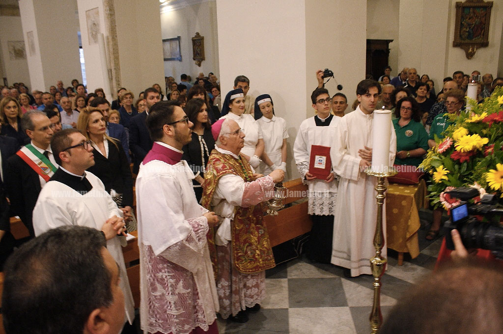 cerimonia-vescovo-santi-pietro-e-paolo.jpg