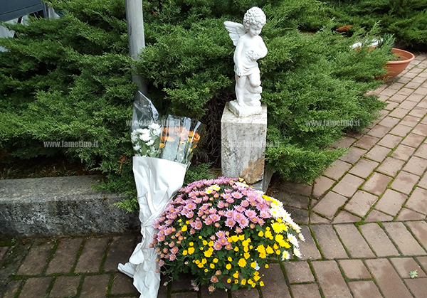 cimitero-fiori-2102018_ec4f6.jpg