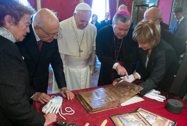 codex-purpureus-mostrato-a-papa-francesco-quirinale.jpg