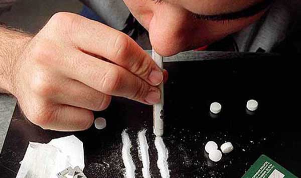 droga_cocaina_sniffare.jpg