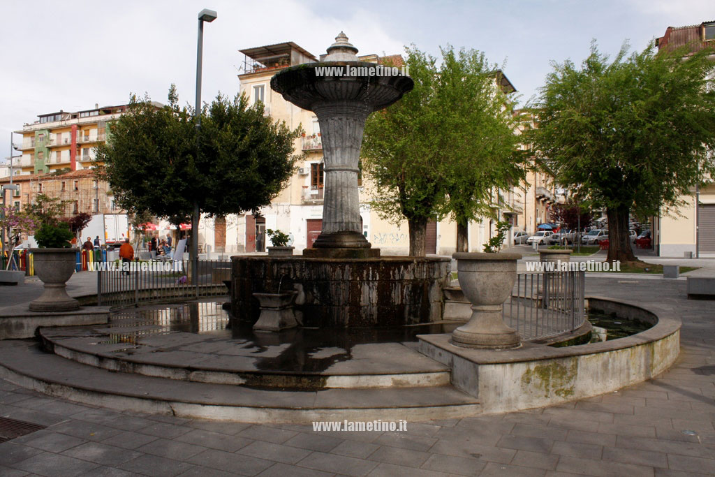 fontana-piazza-mazzini1.jpg