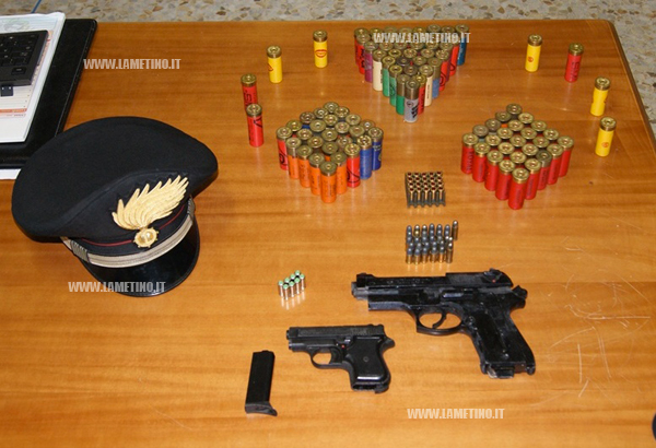 foto-armi-a-salve-e-munizioni-carabinieri-martirano.jpg