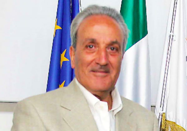 È morto il giornalista cosentino Raffaele Nigro il Lametino.it