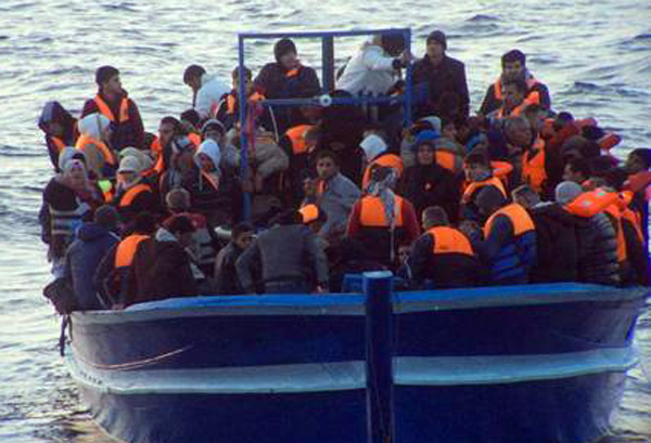 immigrati-imbarcazione-alba.jpg