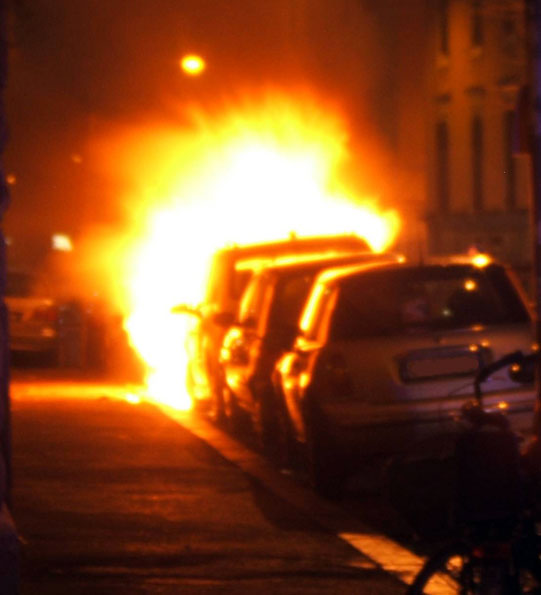 incendio-auto-doloso