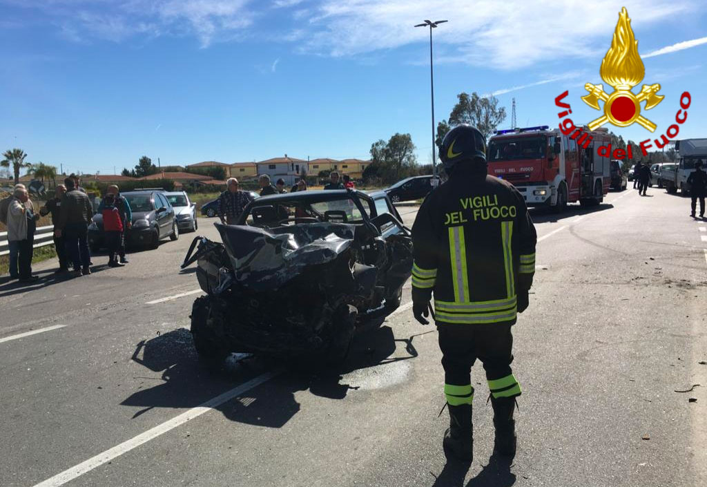 Scontro tra due auto a Crotone, 3 feriti il Lametino.it