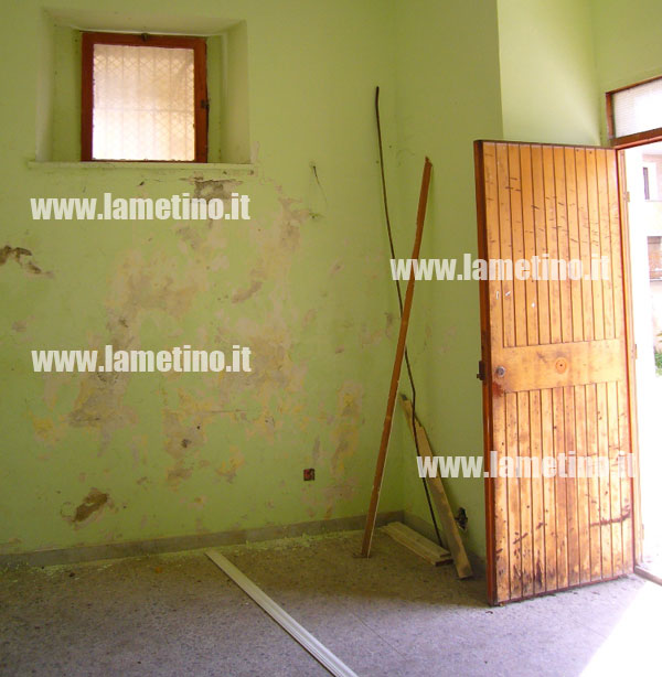 locali-ex-guardia-medica-sambiase-prima-della-ristrutturazione.jpg