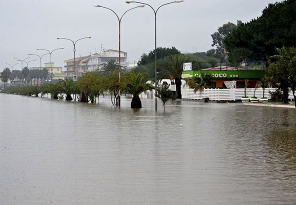 maltempo-1-dicembre-ciclone-nettuno-marina-di-schiavonea-corigliano-calabro.jpg