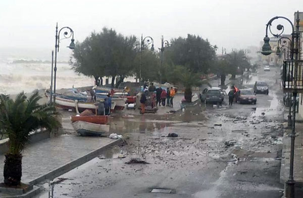 maltempo-1-dicembre-danni-a-cariati-cs.jpg
