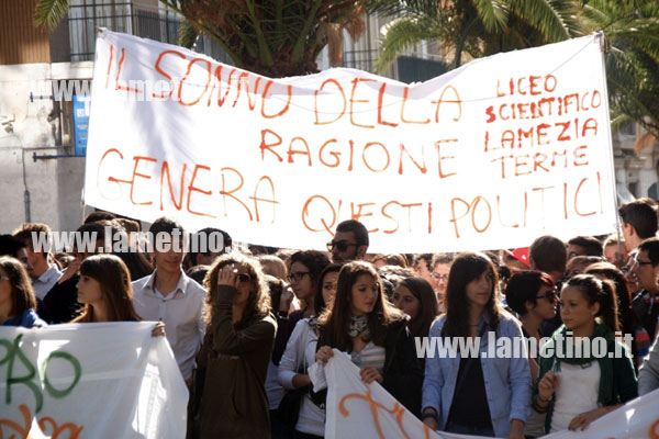 manifestazione-studenti-nov-2012