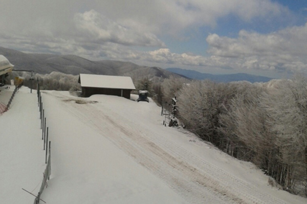 monte-curcio-aprile-neve-2014.jpg