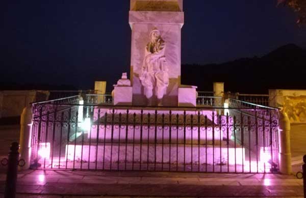 monumento-pentone-rosa.jpg