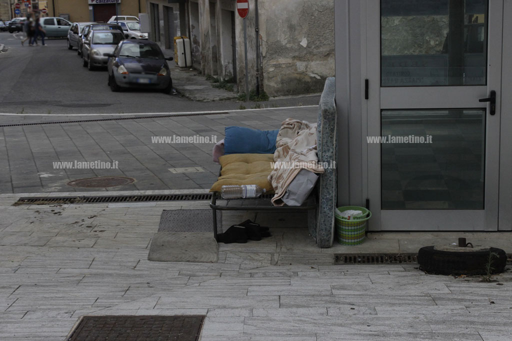 piazza-mazzini_senzatetto_2.jpg
