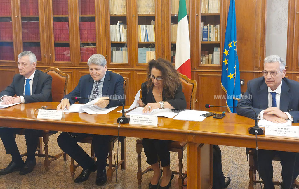 prefettura-incontro-migranti-26_d0872.jpg