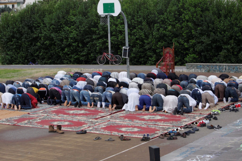 preghiera-musulmani-parco-mastrioianni1.jpg