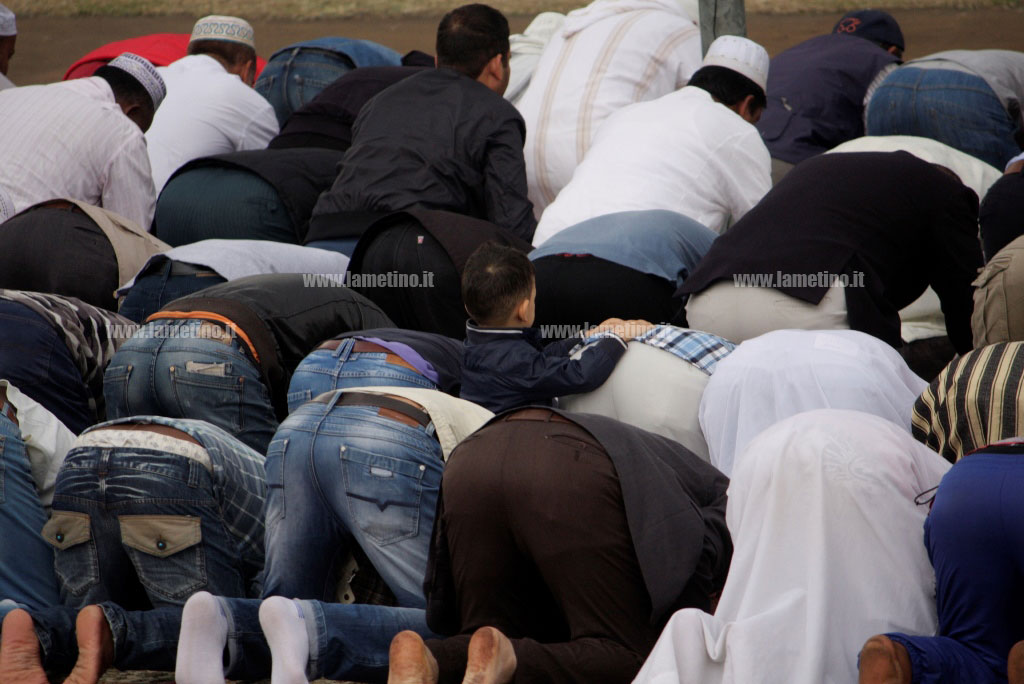 preghiera-parco-masroianni-islam.jpg