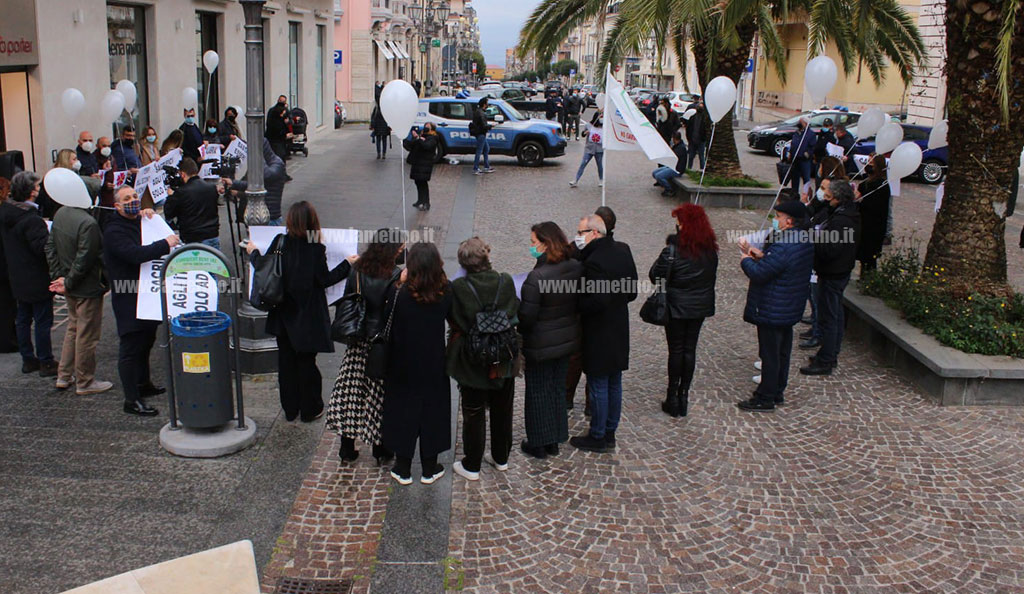 protesta-lamezia-negozianti09443_56648.jpg