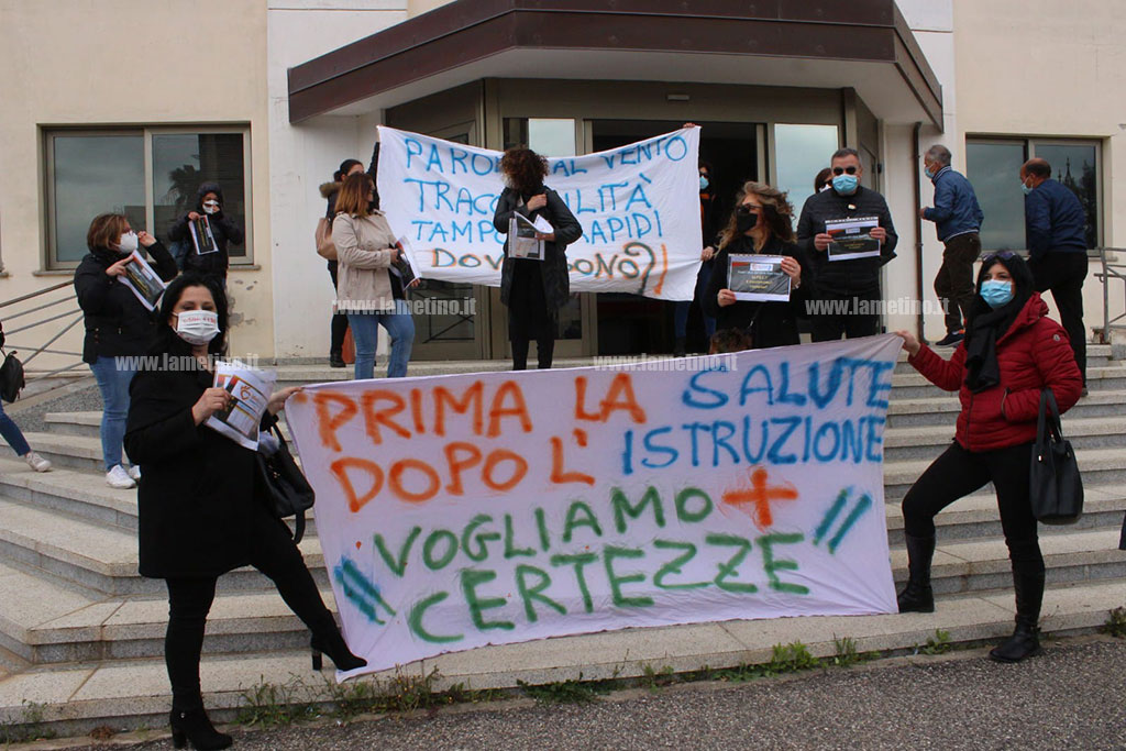 protesta-scuole-mamme-aprile-2021-lamezia_6fed3.jpg