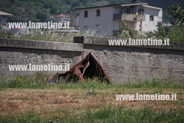 rifiuti-parcheggio-ospedale-lamezia-6.jpg