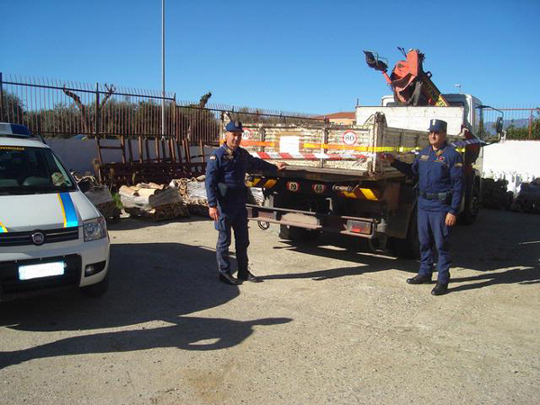 sequestro-mezzo-polizia-provincia-cosenza-san-lorenzo-del-vallo.jpg