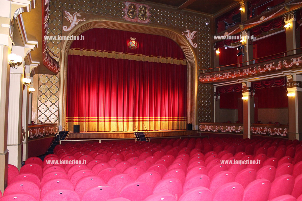 teatro-Grandinetti-2015-ok_712e7.jpg