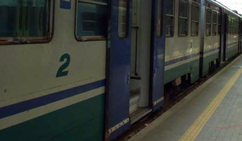treno_regionale_fermo_copia.jpg