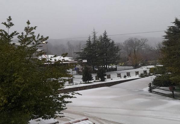 Colpo di coda dell’inverno: in Calabria ancora vento forte, piogge e neve anche nel Lametino Neve-2026-03-27-alle-07.37.25_4e056.jpg