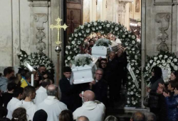 Folla ai funerali dei due 20enni morti in un incidente nel Cosentino Schermata_2025-12-02_alle_19.12.43_9b189.png