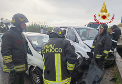 Scontro tra furgone e auto nel Crotonese, interviene anche elisoccorso: feriti VVF-2025-11-28-alle-11.27.55_142ba.jpg